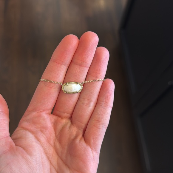 Kendra Scott Necklace - Picture 4 of 4